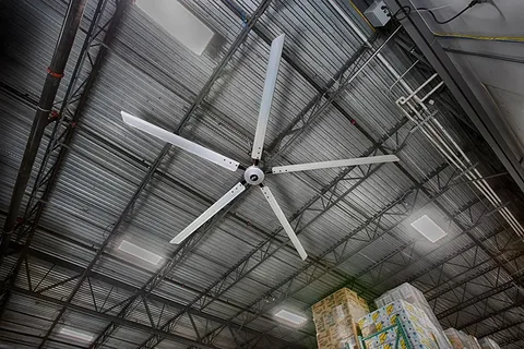 Industrial HVLS ceiling fan providing airflow circulation suitable for airport food court environments.